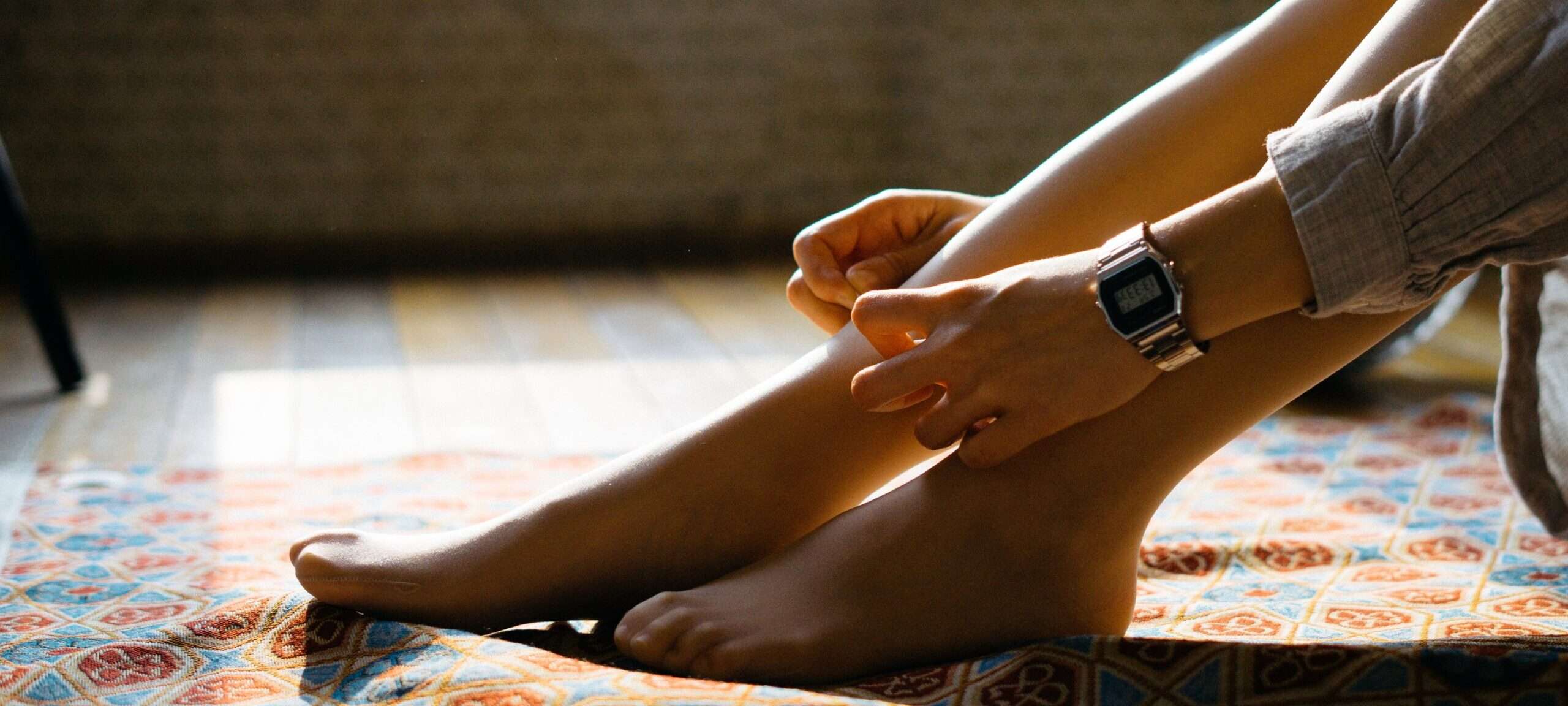 Piernas de mujer tras las ventajas de la depilacion laser frente a otros metodos de depilacion
